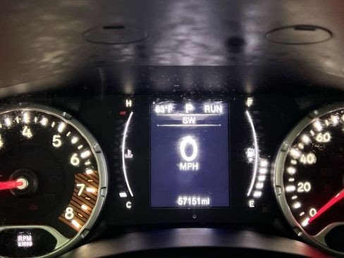 Used 2019 Jeep Renegade Latitude FWD image 19