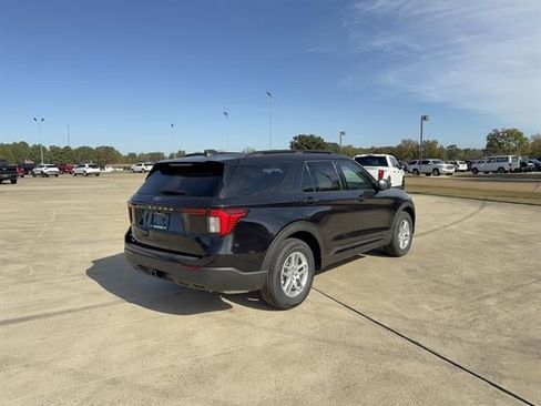 New 2026 Ford Explorer Active image 4