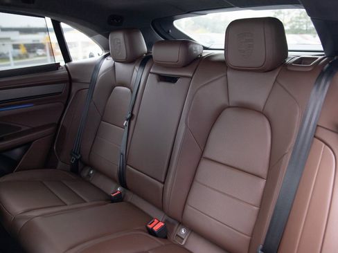 Certified 2025 Porsche Macan Turbo Electric image 20