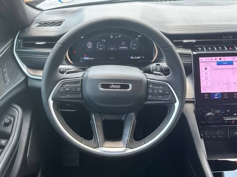 Used 2025 Jeep Grand Cherokee L Limited w/ Luxury Tech Group II RWD image 26