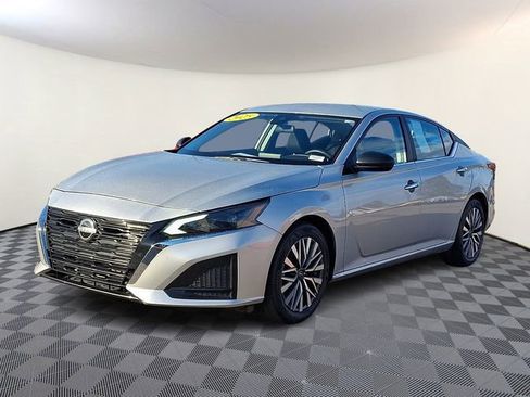 Certified 2025 Nissan Altima 2.5 SV image 3