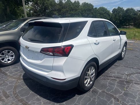 Used 2022 Chevrolet Equinox LS w/ LS Convenience Package FWD image 2