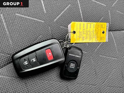 Used 2022 Toyota RAV4 XLE w/ XLE Grade Weather Package AWD/4WD image 15