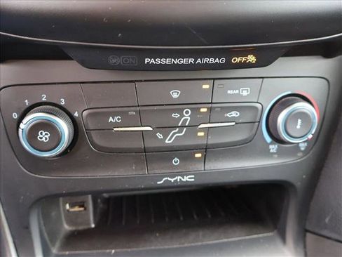 Used 2015 Ford Focus SE w/ Equipment Group 201A FWD image 21