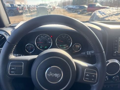 Used 2016 Jeep Wrangler Unlimited Sahara image 22