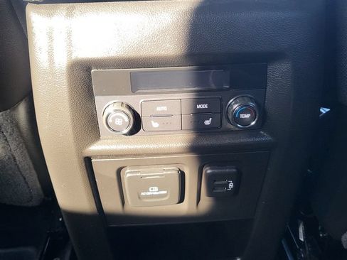 Used 2023 Chevrolet Traverse Premier FWD image 30