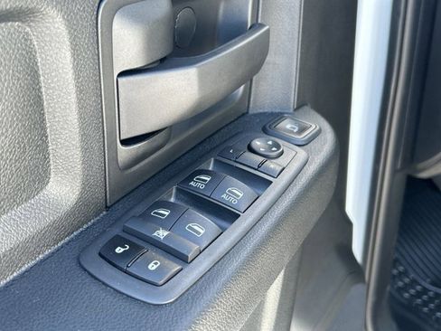 Used 2024 RAM 2500 Tradesman w/ Chrome Appearance Group image 17