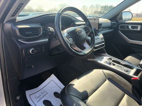 Used 2022 Ford Explorer XLT w/ Equipment Group 202A image 14