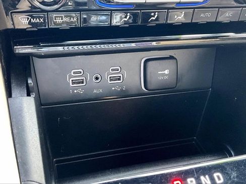 Used 2023 Jeep Grand Cherokee Limited image 24