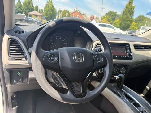 Used 2016 Honda HR-V LX image 12
