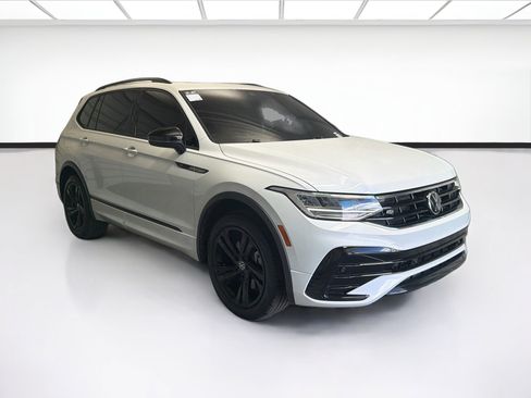 Used 2023 Volkswagen Tiguan SE R-Line FWD image 3