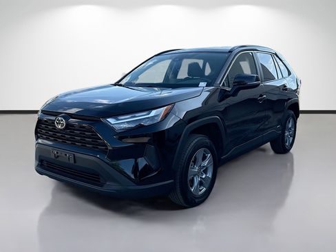 Used 2025 Toyota RAV4 XLE AWD/4WD image 7