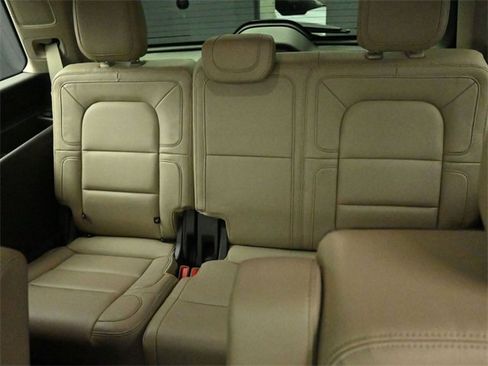 Used 2022 Lincoln Navigator Reserve image 23