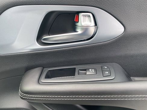 New 2026 Chrysler Pacifica Limited w/ S Appearance Package image 11