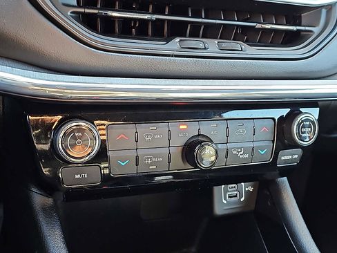 Used 2022 Jeep Compass Limited image 16