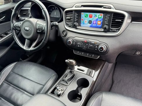 Used 2018 Kia Sorento EX image 16