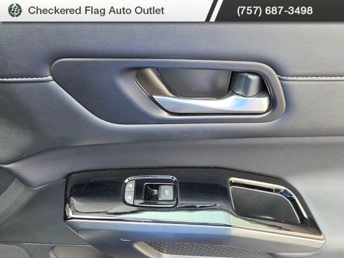 Used 2024 Nissan Pathfinder SL FWD image 48