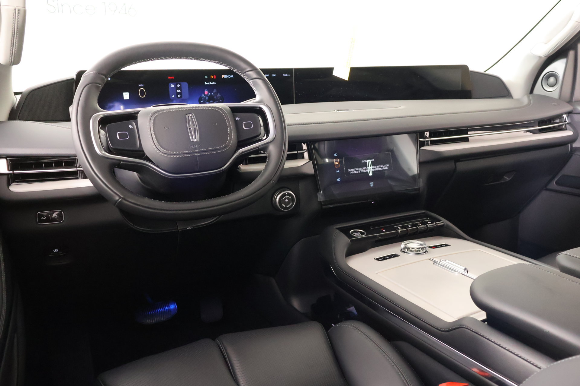New 2026 Lincoln Navigator Premiere AWD/4WD image 2