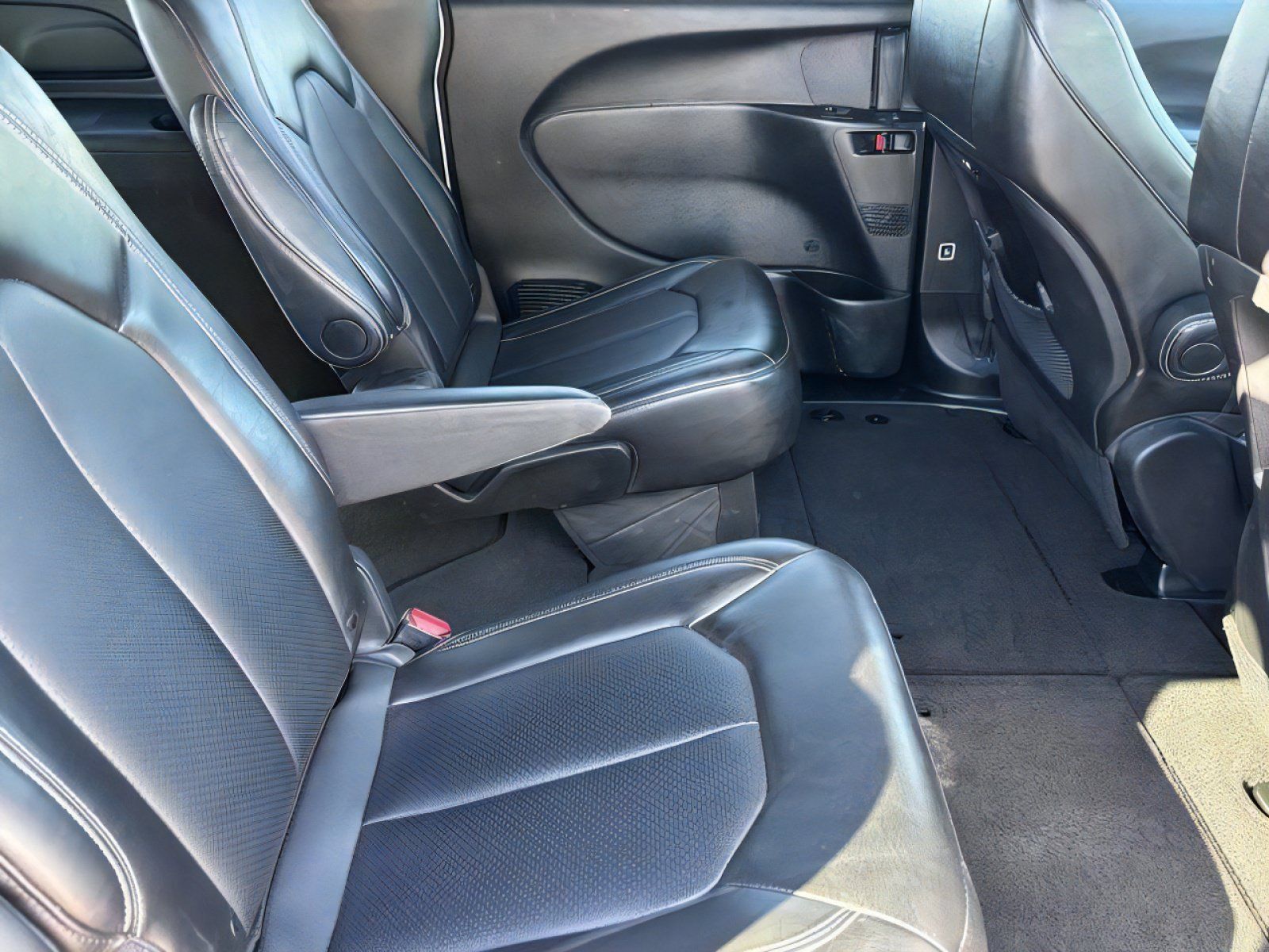 Used 2025 Chrysler Pacifica Select FWD image 28