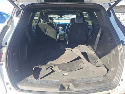 Used 2023 Buick Enclave Essence image 10