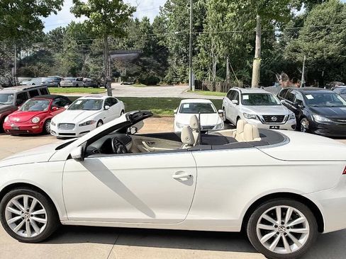 Used 2012 Volkswagen Eos Komfort FWD image 4