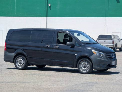 Used 2016 Mercedes-Benz Metris Passenger image 1