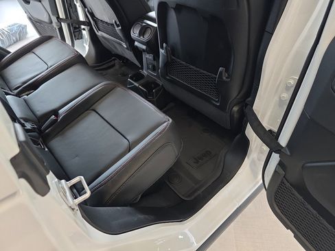 New 2025 Jeep Gladiator Rubicon AWD/4WD image 18