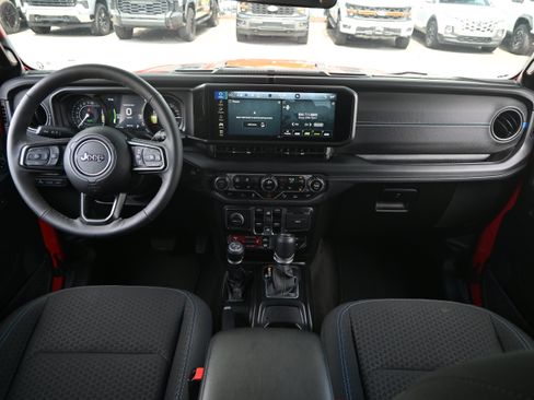 Used 2025 Jeep Wrangler Unlimited Rubicon 4xe w/ Safety Group AWD/4WD image 30