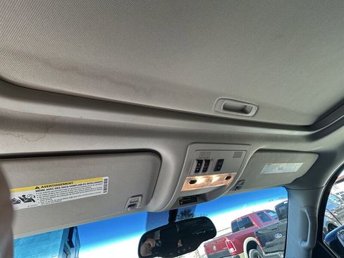 Used 2014 Cadillac Escalade Luxury image 22