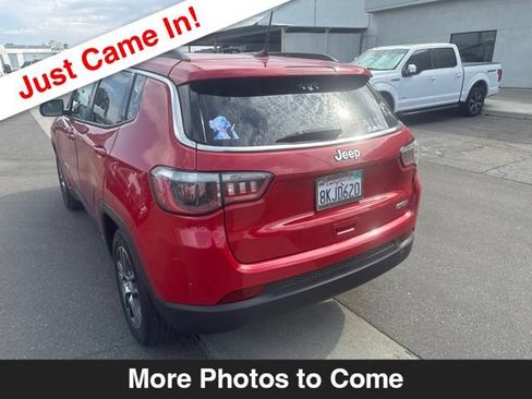 Used 2019 Jeep Compass Latitude FWD image 3
