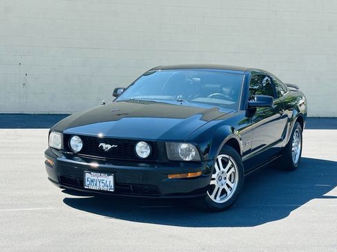 Used 2005 Ford Mustang GT Premium RWD image 3