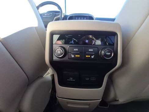 Used 2021 GMC Acadia Denali w/ Denali Ultimate Package image 30