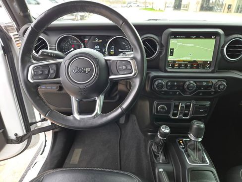 Used 2022 Jeep Wrangler Unlimited Sahara w/ Cold Weather Group image 10