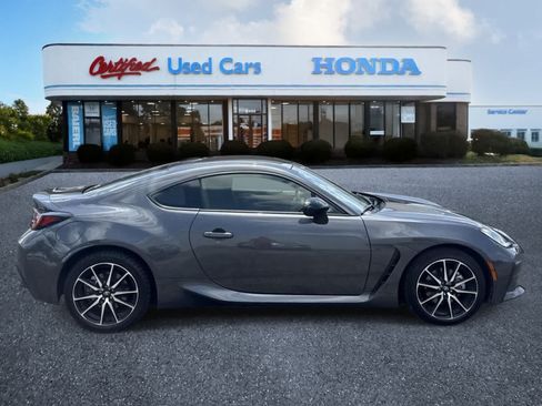 Used 2025 Toyota GR86 RWD image 6