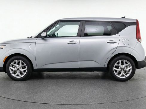 Used 2025 Kia Soul LX w/ LX Technology Package FWD image 5