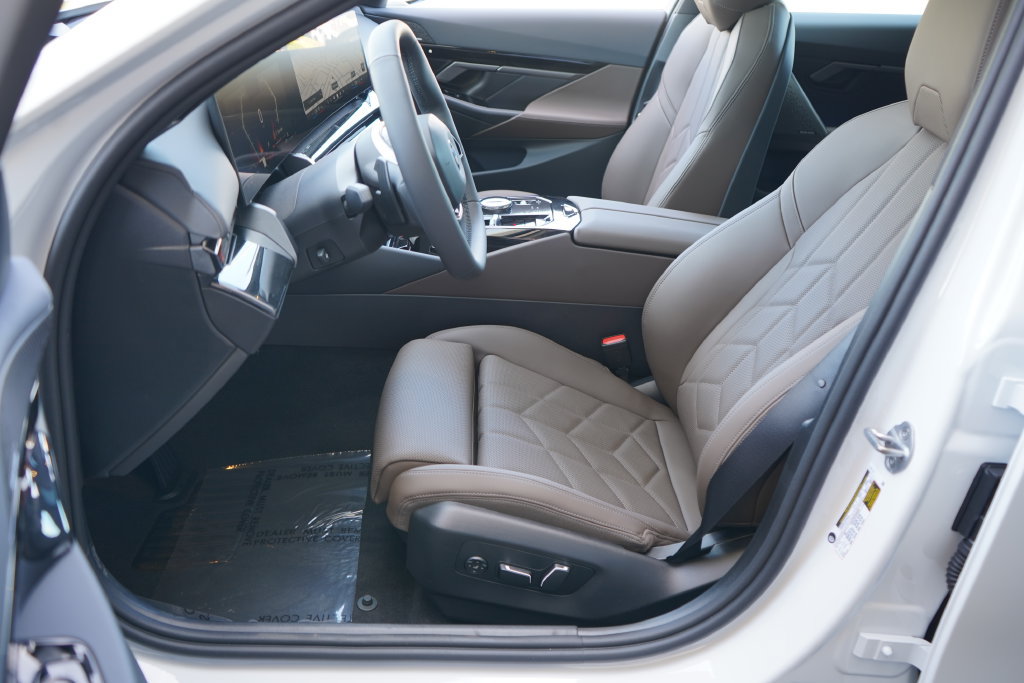 Used 2026 BMW 530i w/ Convenience Package RWD image 10