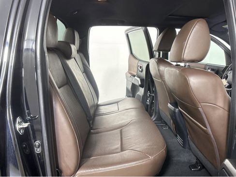 Used 2017 Toyota Tacoma Limited image 35