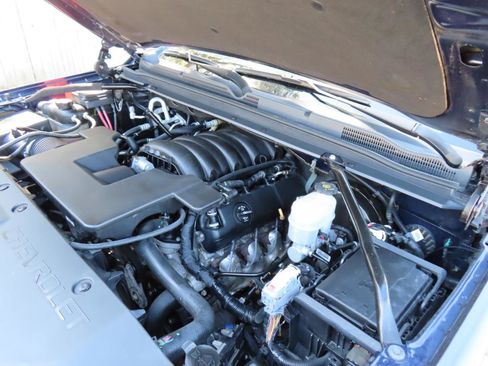 Used 2019 Chevrolet Suburban LT w/ Luxury Package image 40