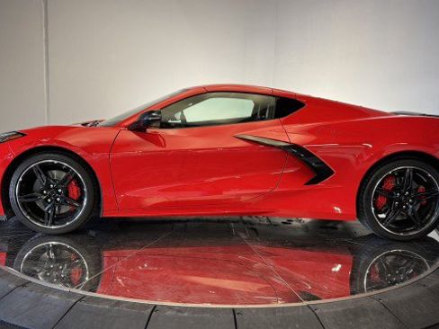 Used 2021 Chevrolet Corvette Stingray Premium Cpe w/ Z51 Performance Package RWD image 23
