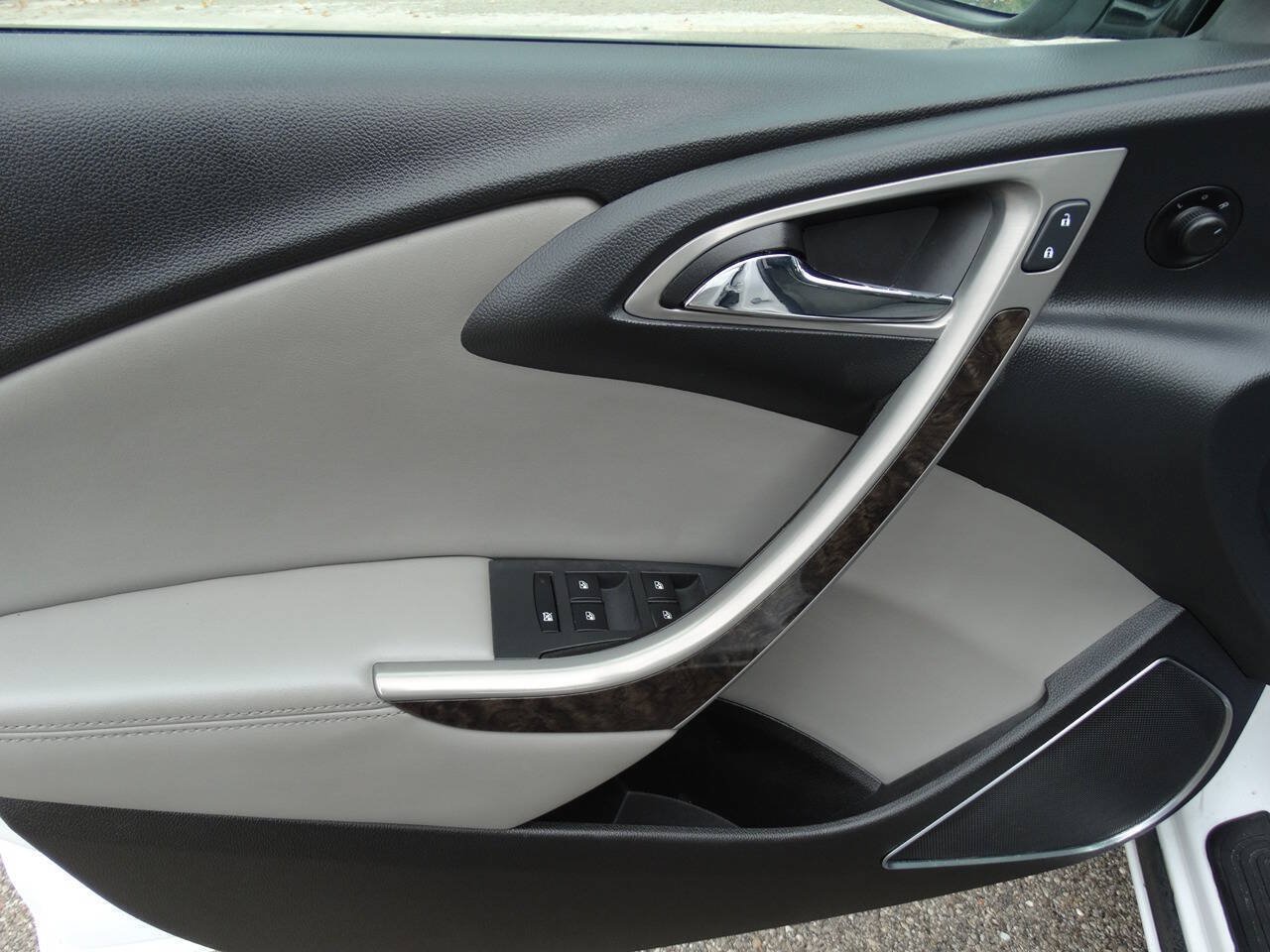 Used 2016 Buick Verano Convenience FWD image 11