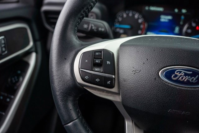 Used 2023 Ford Explorer XLT AWD/4WD image 18