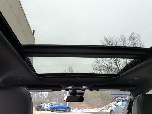 Used 2025 Chrysler Pacifica Limited w/ Uconnect Theater Family Group image 20