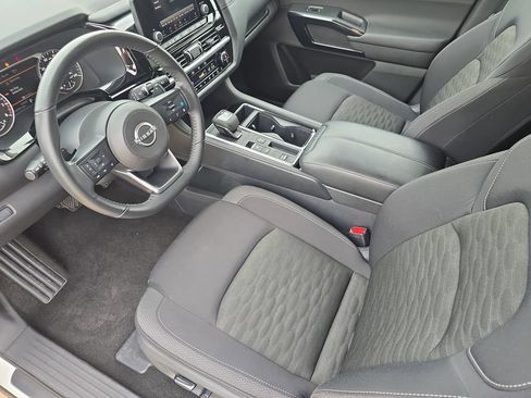 Used 2025 Nissan Pathfinder SV FWD image 17