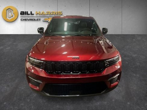 Used 2024 Jeep Grand Cherokee Altitude AWD/4WD image 8