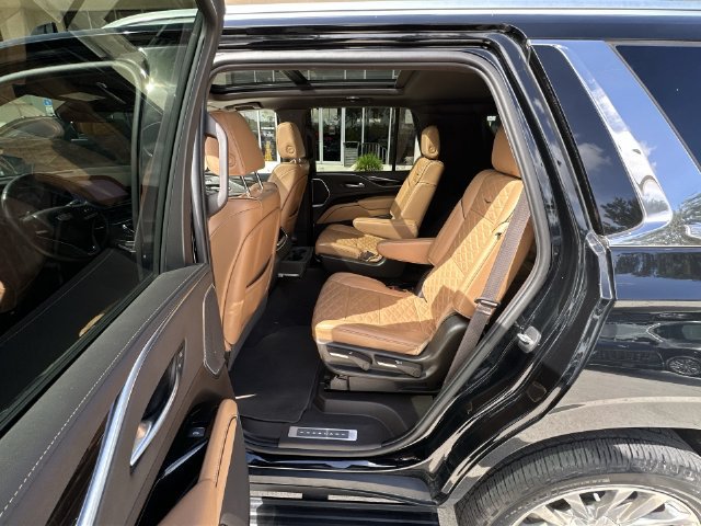 Certified 2023 Cadillac Escalade Premium Luxury w/ Performance Package AWD/4WD image 12