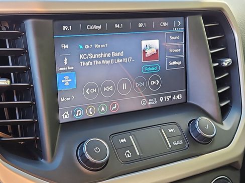 Used 2020 GMC Acadia Denali image 16