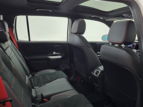 Used 2025 Mercedes-Benz GLB 35 AMG 4MATIC image 31