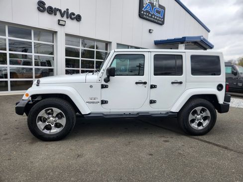 Used 2017 Jeep Wrangler Unlimited Sahara w/ Dual Top Group AWD/4WD image 6