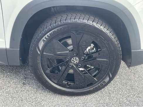 New 2026 Volkswagen Taos SE FWD image 10