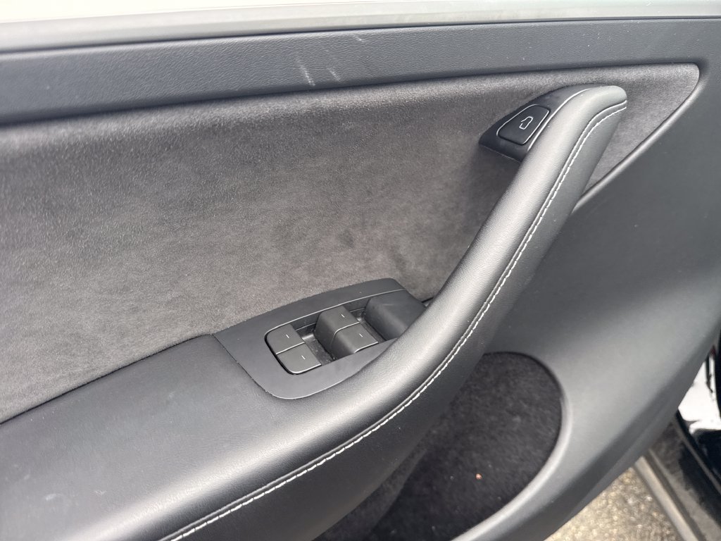 Used 2023 Tesla Model Y Long Range AWD/4WD image 17